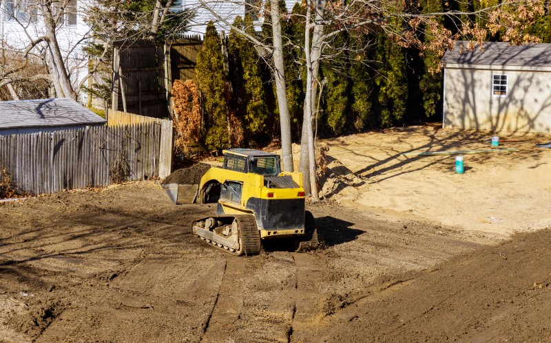 Следует изучить технологии выравнивания участков, чтобы понимать, качественно ли выполнена работа