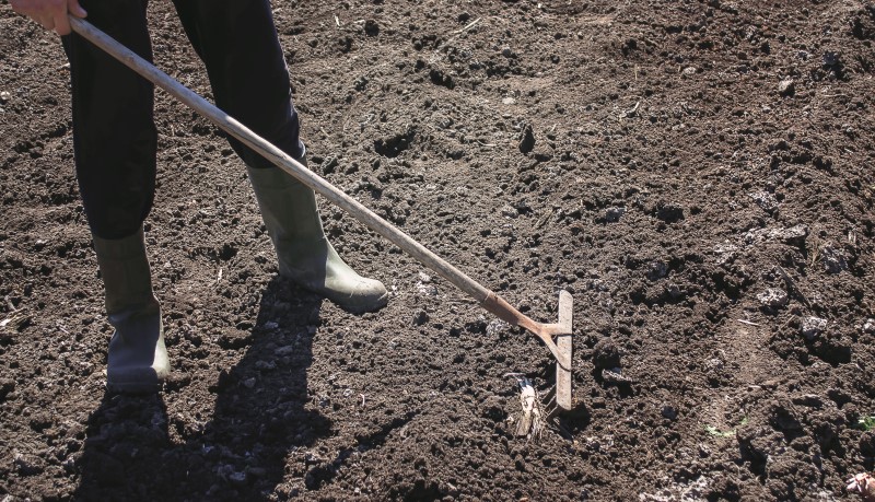 Выравниваем участок своими руками