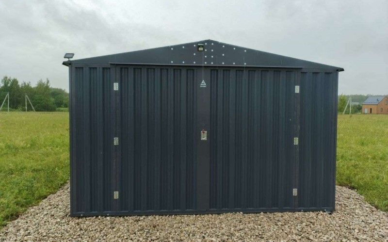 Холодный гараж обеспечивает защиту от осадков, ветра и пыли, оставляя автомобиль сухим и чистым