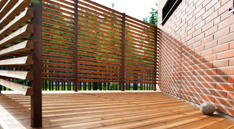 Деревянное ограждение из реек