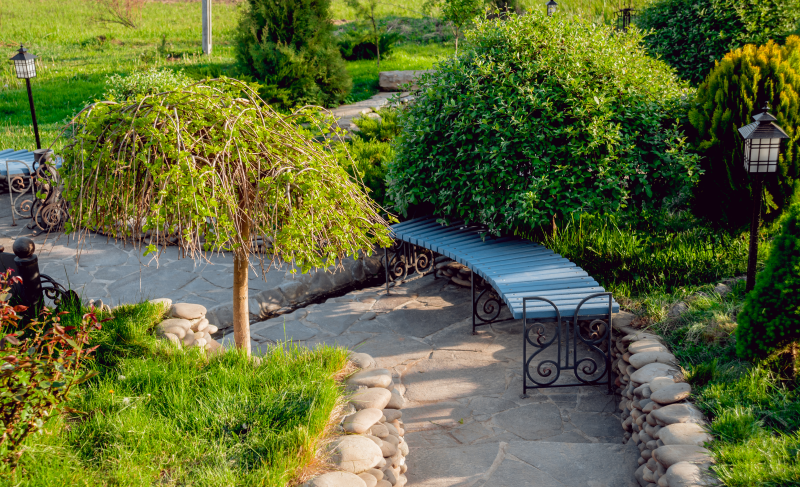 Ландшафтные дизайнеры советуют выбирать один главный элемент, вокруг которого будет строиться весь остальной дизайн