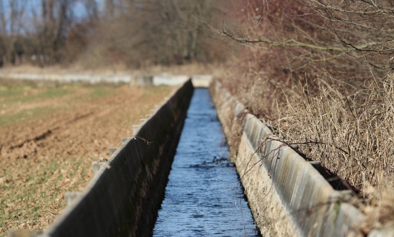 Дренаж отводит избыток дождевой и талой воды и не допускать затопление участка