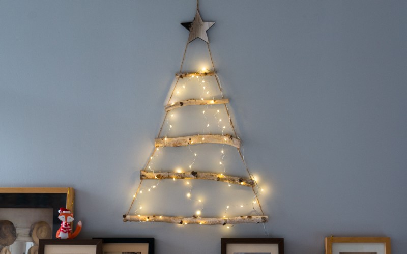 Современный рынок предлагает массу вариантов и материалов для изготовления новогодней ёлки своими руками