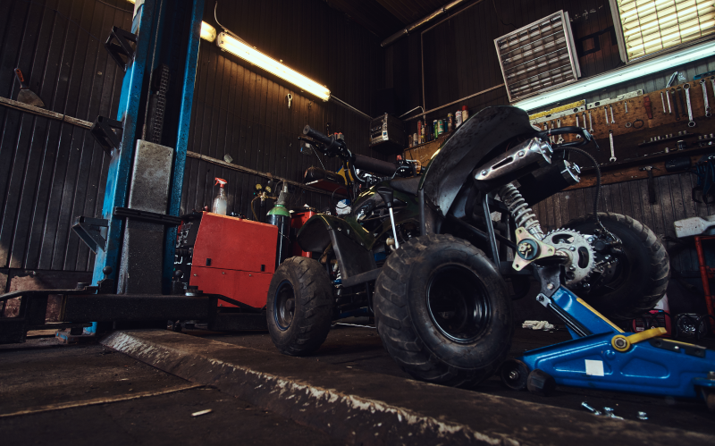 При выборе места для квадроцикла важно учитывать климат региона, длительность простоя, уровень безопасности, доступность помещения