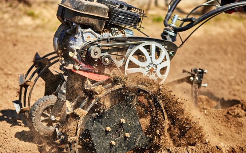 Мотоблок – достаточно сложная техника, требующая ухода сразу в нескольких направлениях