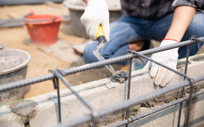 Установка железного модуля требует соблюдения трёх ключевых условий: правильной подготовки участка, выбора типа основания и поэтапного выполнения сборки