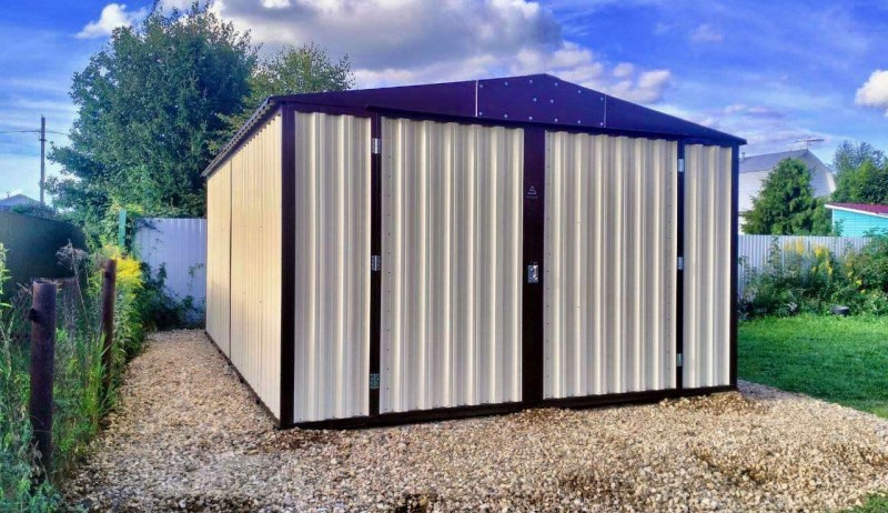 Чтобы отпугиватели работали эффективно и выглядели прилично, можно их устанавливать на хозблоках