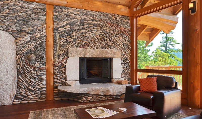 Камень в качестве облицовки камина