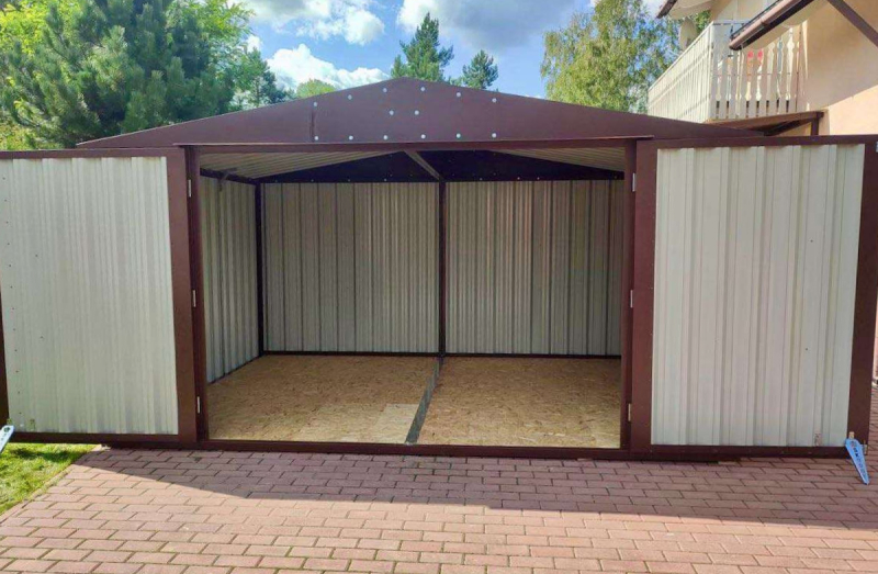 В гараже можно разместить оборудование, инструменты, сезонный инвентарь, урожай или заготовки