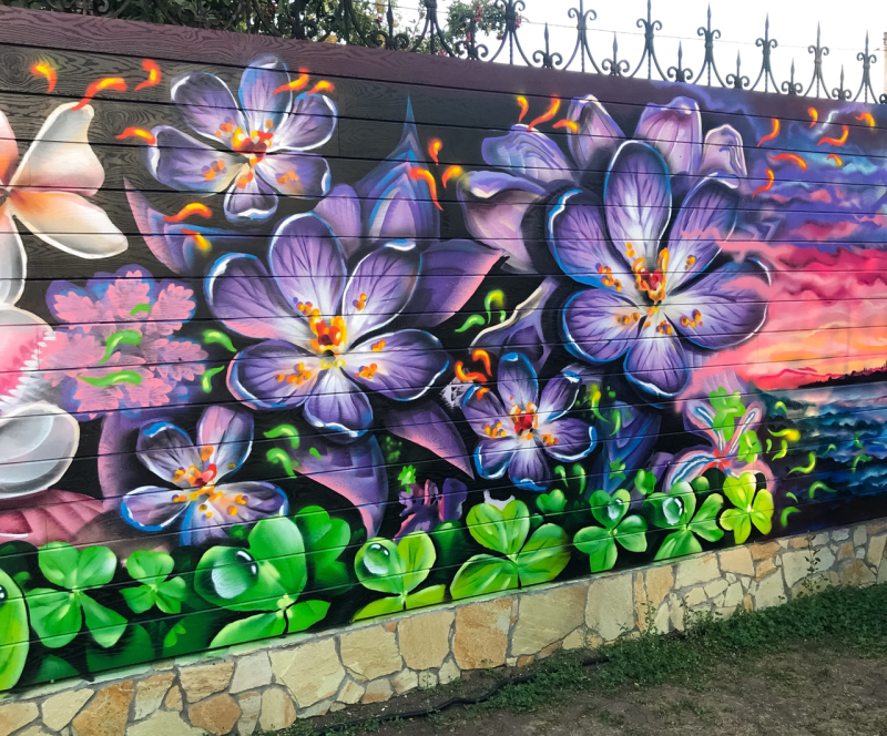 Забор с художественной росписью