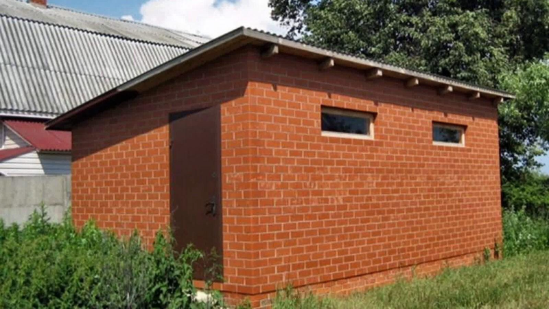 Кирпичный сарай