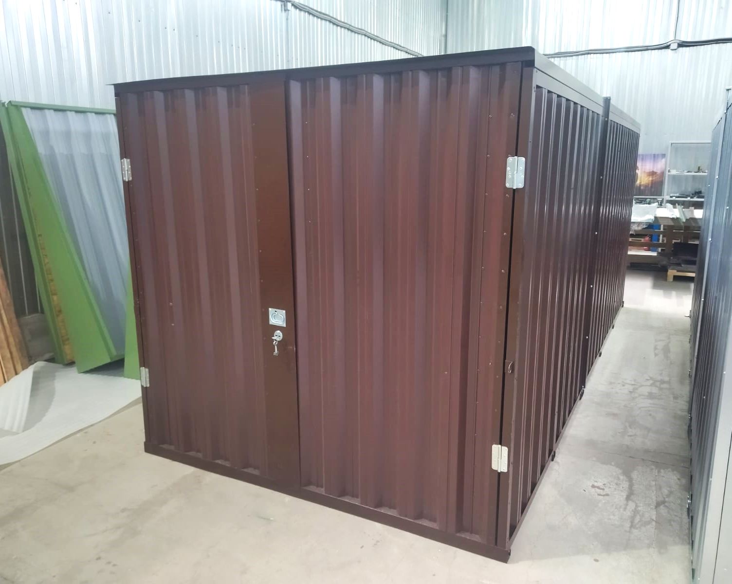 Пятиметровый коричневый блок контейнер