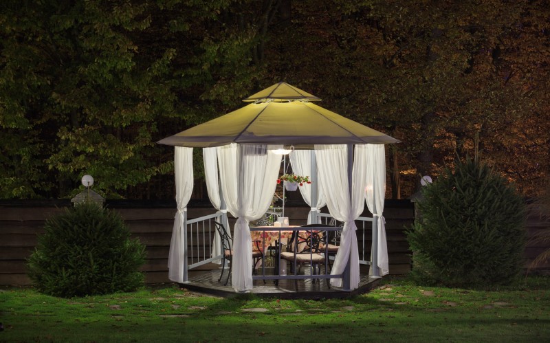 Организовать привлекательное место для летнего отдыха можно самыми разными способами