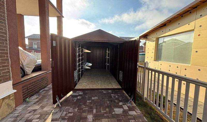 При выборе места для хранения вещей на зиму важно учитывать не только конструкцию строения, но и его внутреннее устройство