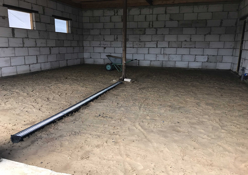 Слив в гараже