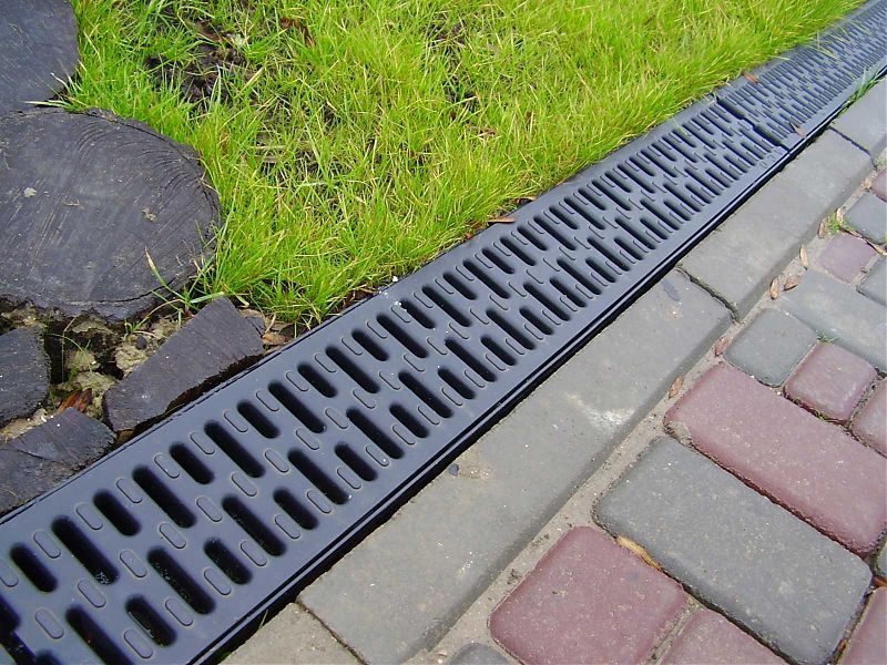 Водоотводный лоток для гаража