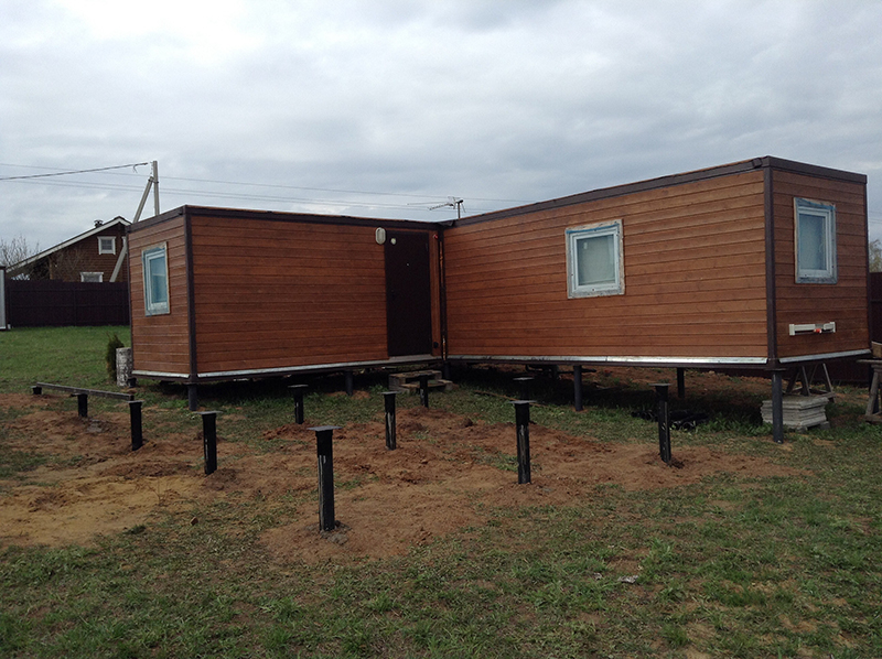 Хозблок на сваях