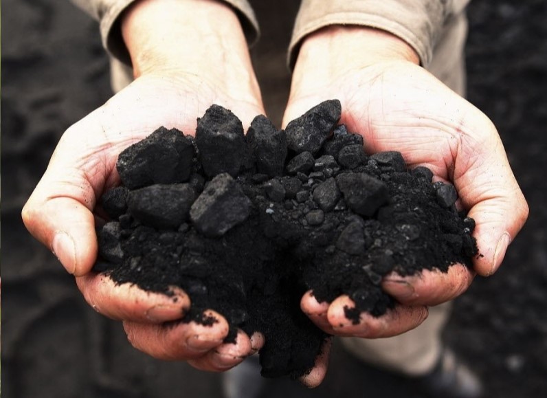 рука с углем