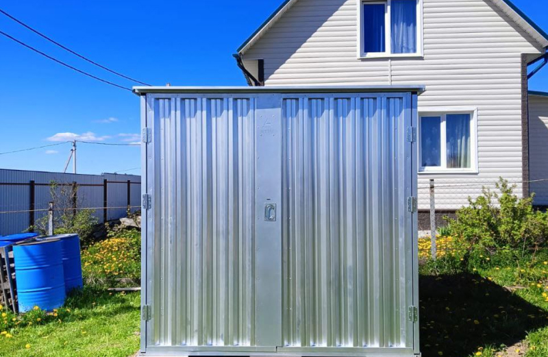 У металлического хозблока SKOGGY масса достоинств, главное из которых - надежность