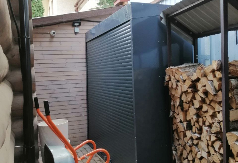 Уличный шкаф - это, по сути, защищенный от непогоды ящик, который можно установить в любом удобном месте участка