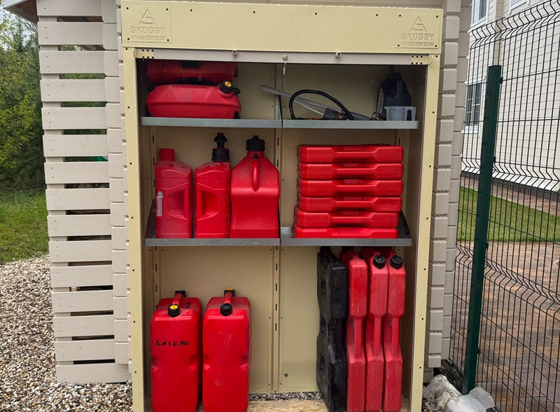 Ящик может быть разных размеров и использоваться для безопасного хранения ГСМ и топлива