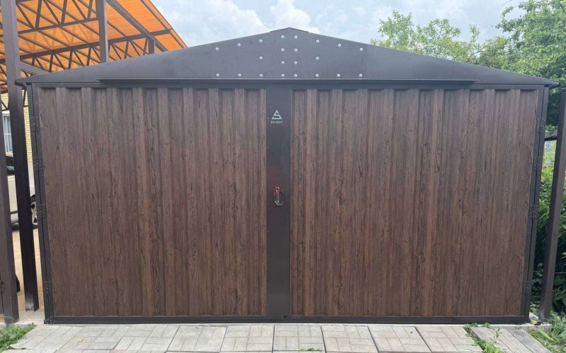 Большим плюсом хозблока является то, что при необходимости вы можете переоборудовать его в мастерскую