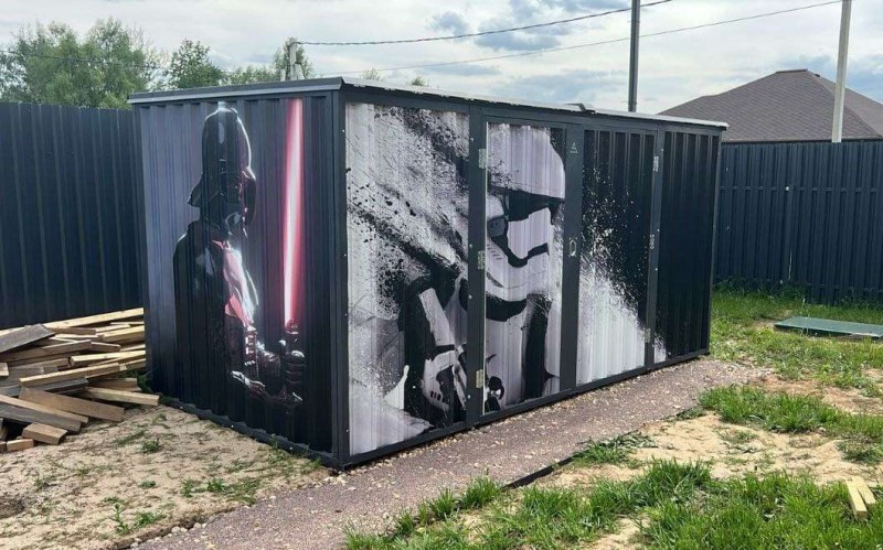 Если вам захочется чего-то особенного и оригинального, вы можете заказать хозблок с индивидуальным принтом