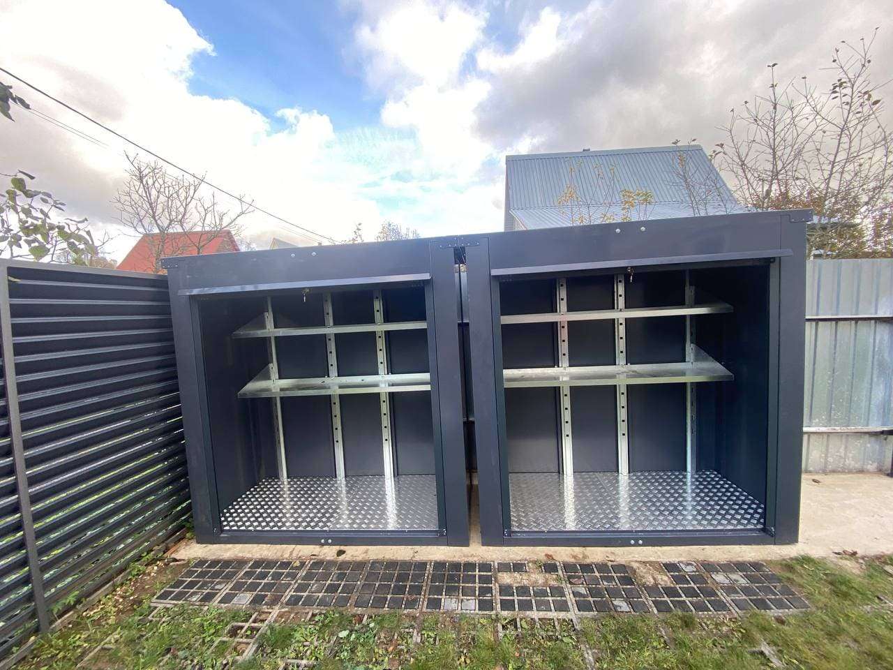Два уличных шкафа для садового инвентаря и принадлежностей для автомобиля в графитовом цвете в дер. Малые Снопы, г.о. Солнечногорск, МО