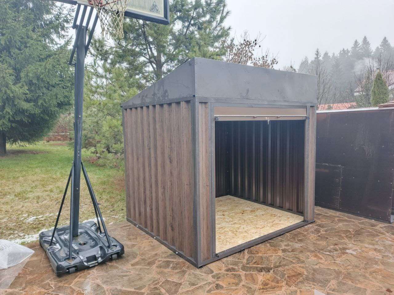 Хозблок для хозяйственных принадлежностей в комбинированной расцветке в с. Рождествено, Рузский г.о, МО