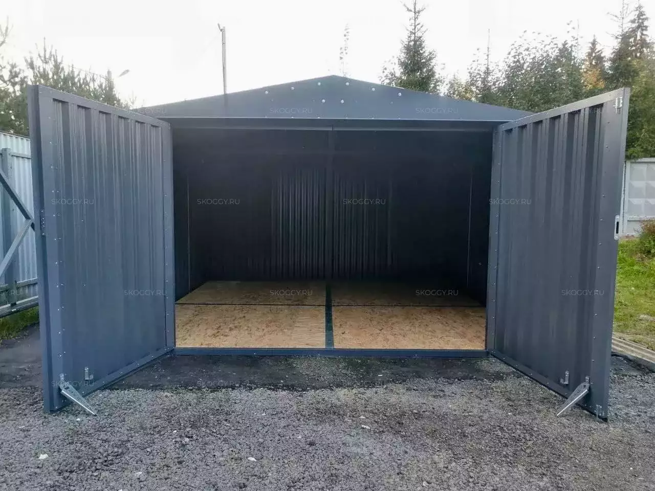 Широкий гараж для мототехники в графитовом цвете в дер. Селятино, г. Наро-Фоминск, МО