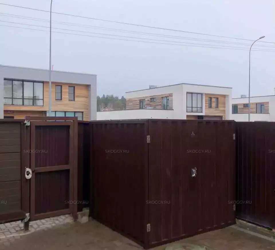 Контейнер для садовой техники в шоколадно-коричневом цвете в г. Саров, Нижегородская область