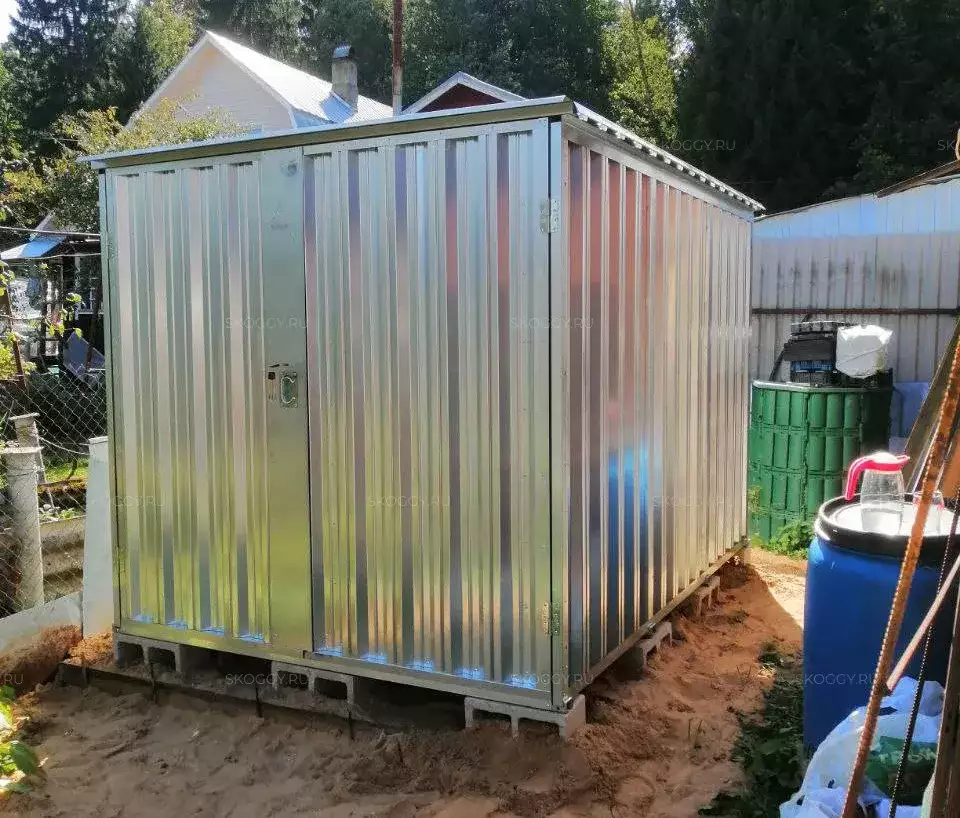 Компактный хозблок для вещей в цинковом цвете в СНТ Лесные Дали, Троицкий адм.округ, г. Москва