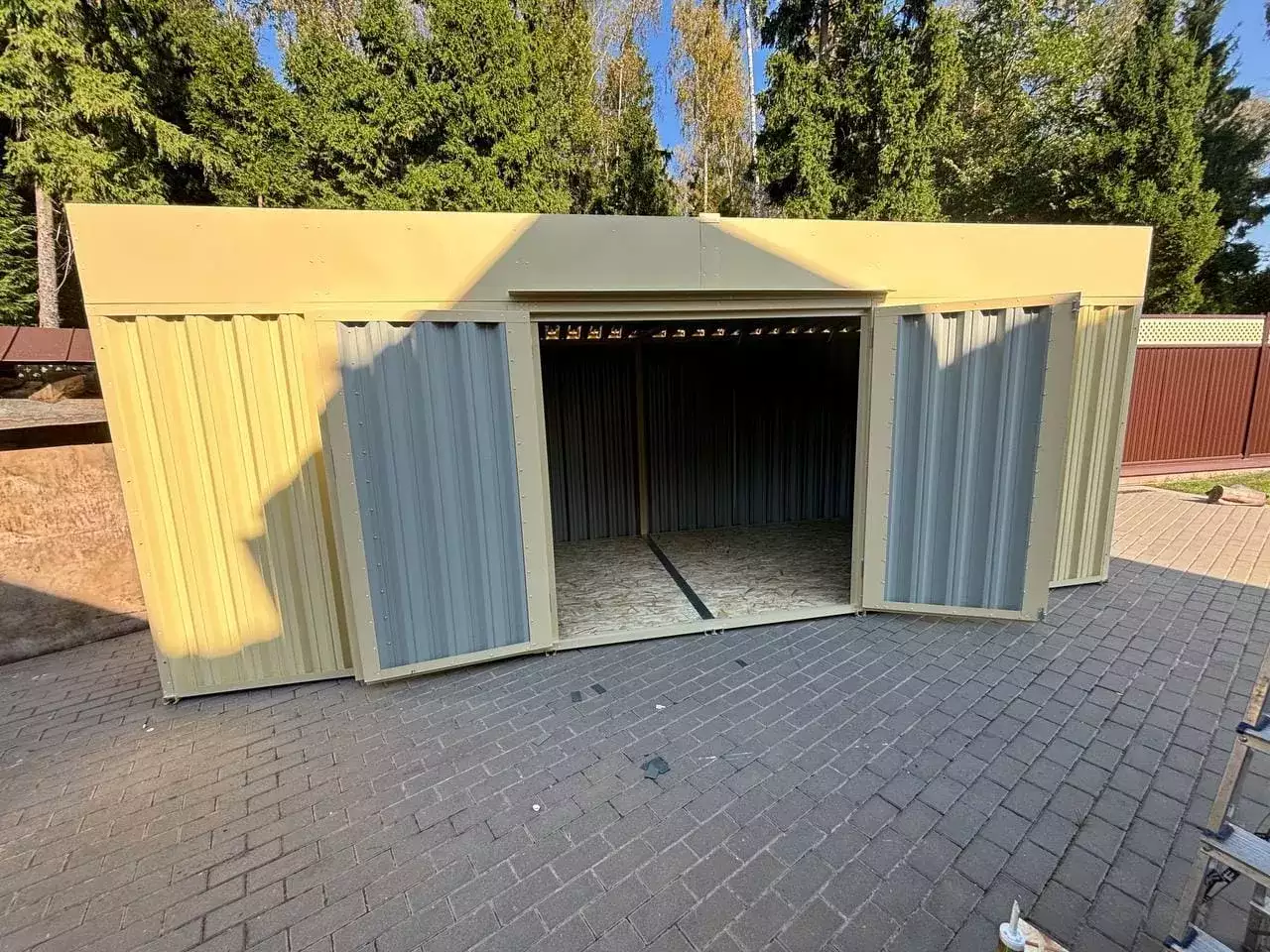 Хозблок для садовой техники и велосипедов в цвете "слоновая кость" в мкрн. Экодолье, г. Обнинск, Калужская обл.