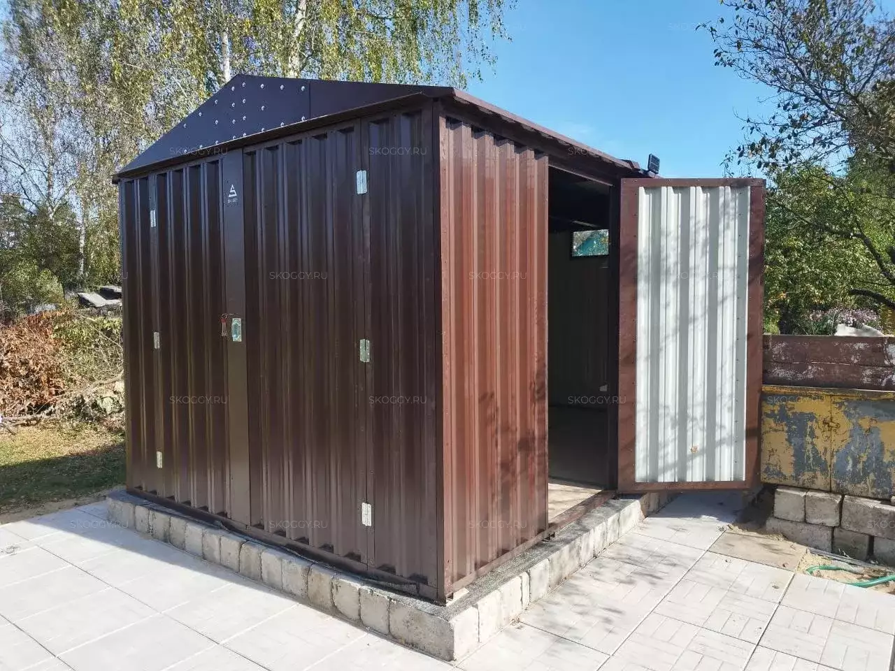 Вместительный хозблок для вещей в шоколадном цвете в СНТ Мирное, г.о. Ступино, МО