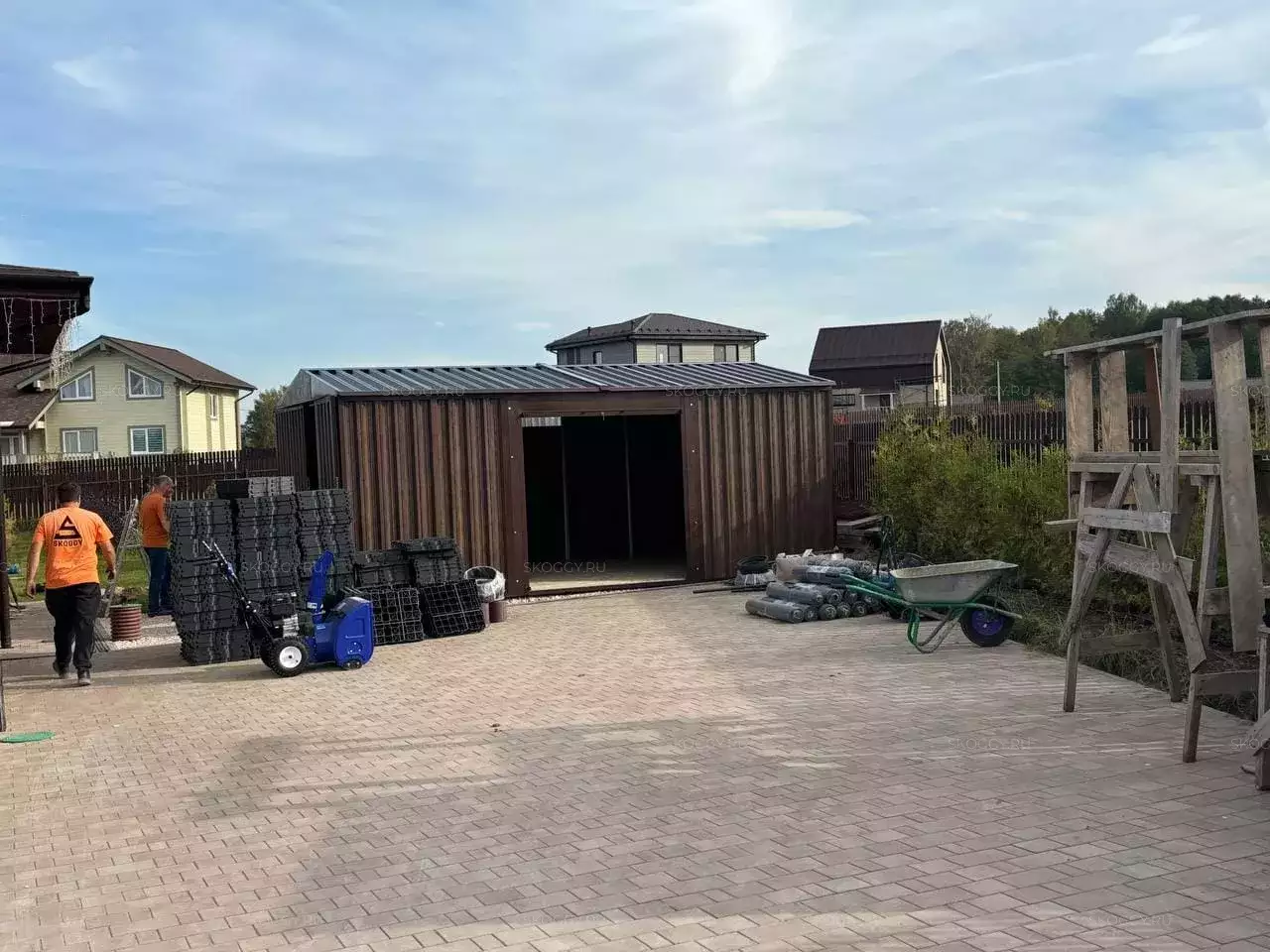 Гараж для квадроцикла, садовой техники и вещей в расцветке "под дерево" Темный дуб в дер. Филимоновка, Заокский р-н, Тульская обл.