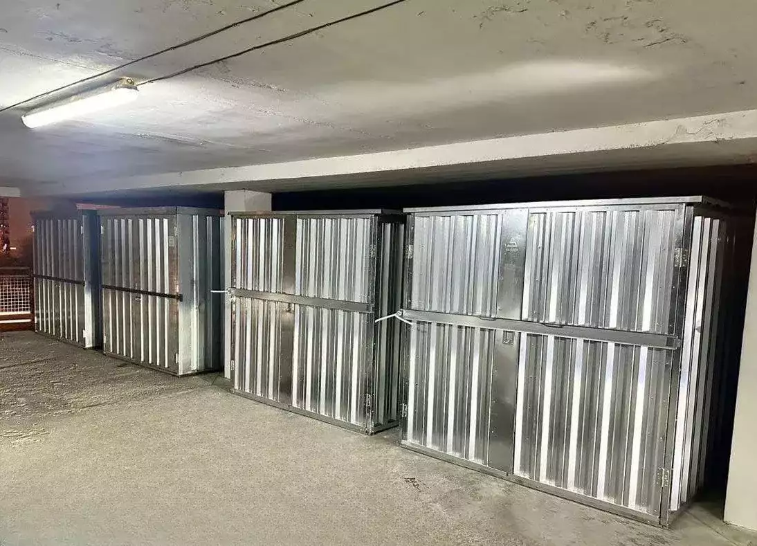 10 боксов для хранения различных вещей на парковке в цинковом цвете в г. Москва