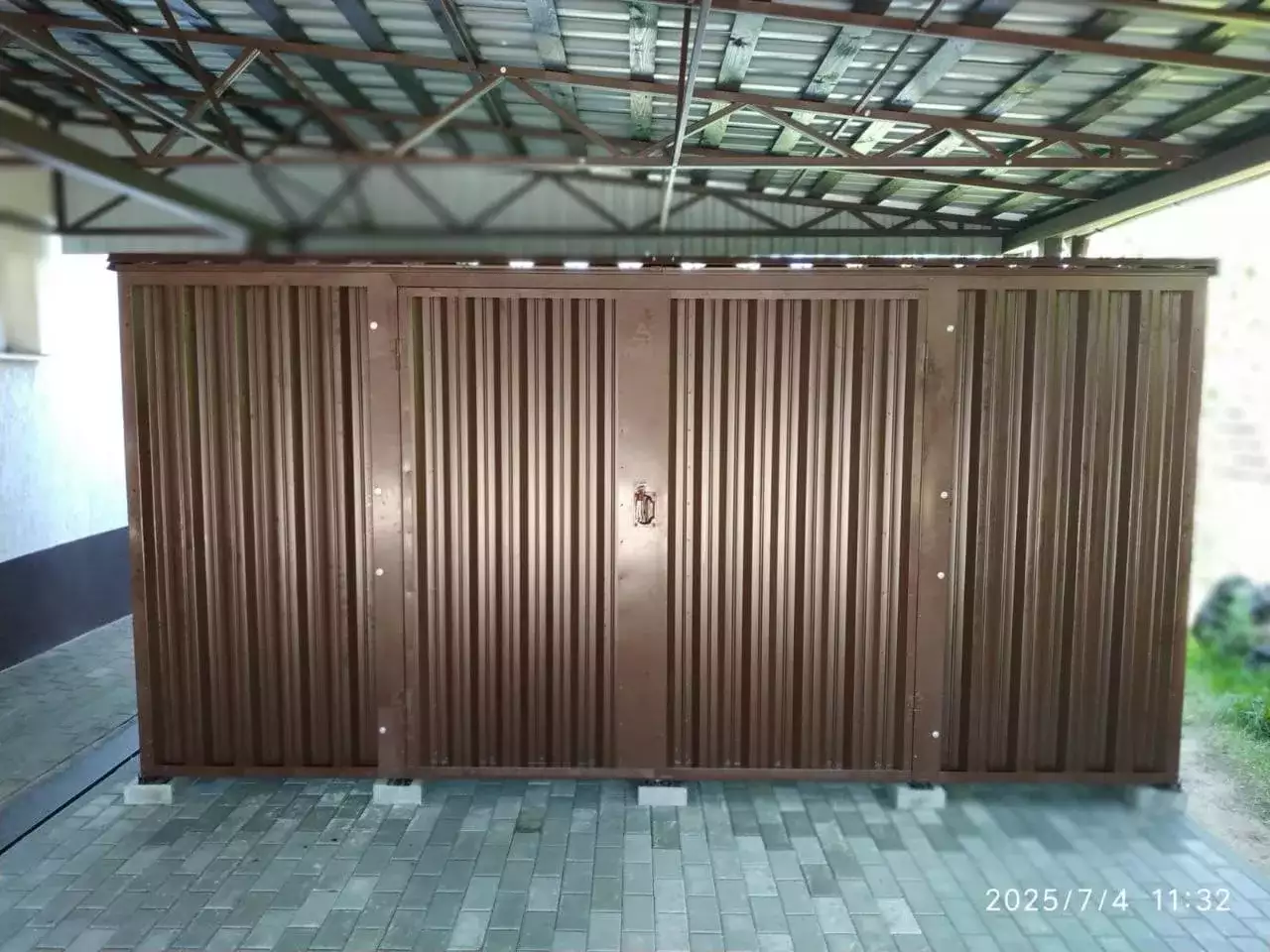 Хозблок для хозяйственных вещей в шоколадном цвете в респ. Беларусь