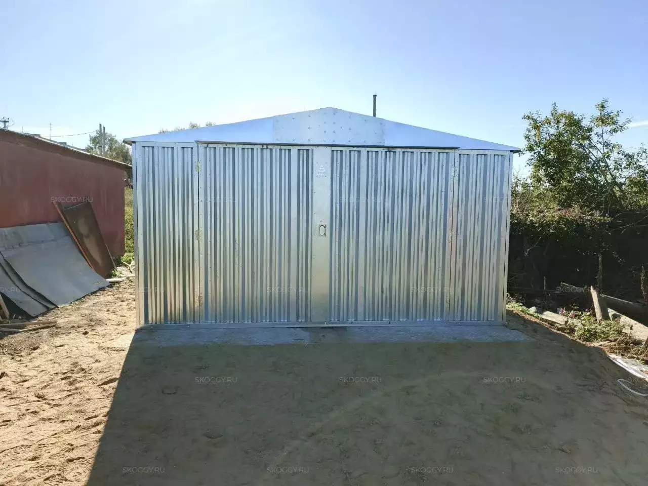 Вместительный хозблок для хозяйственных принадлежностей в цинковом цвете в дер. Опарино, Сергиево-Посадский г.о, МО