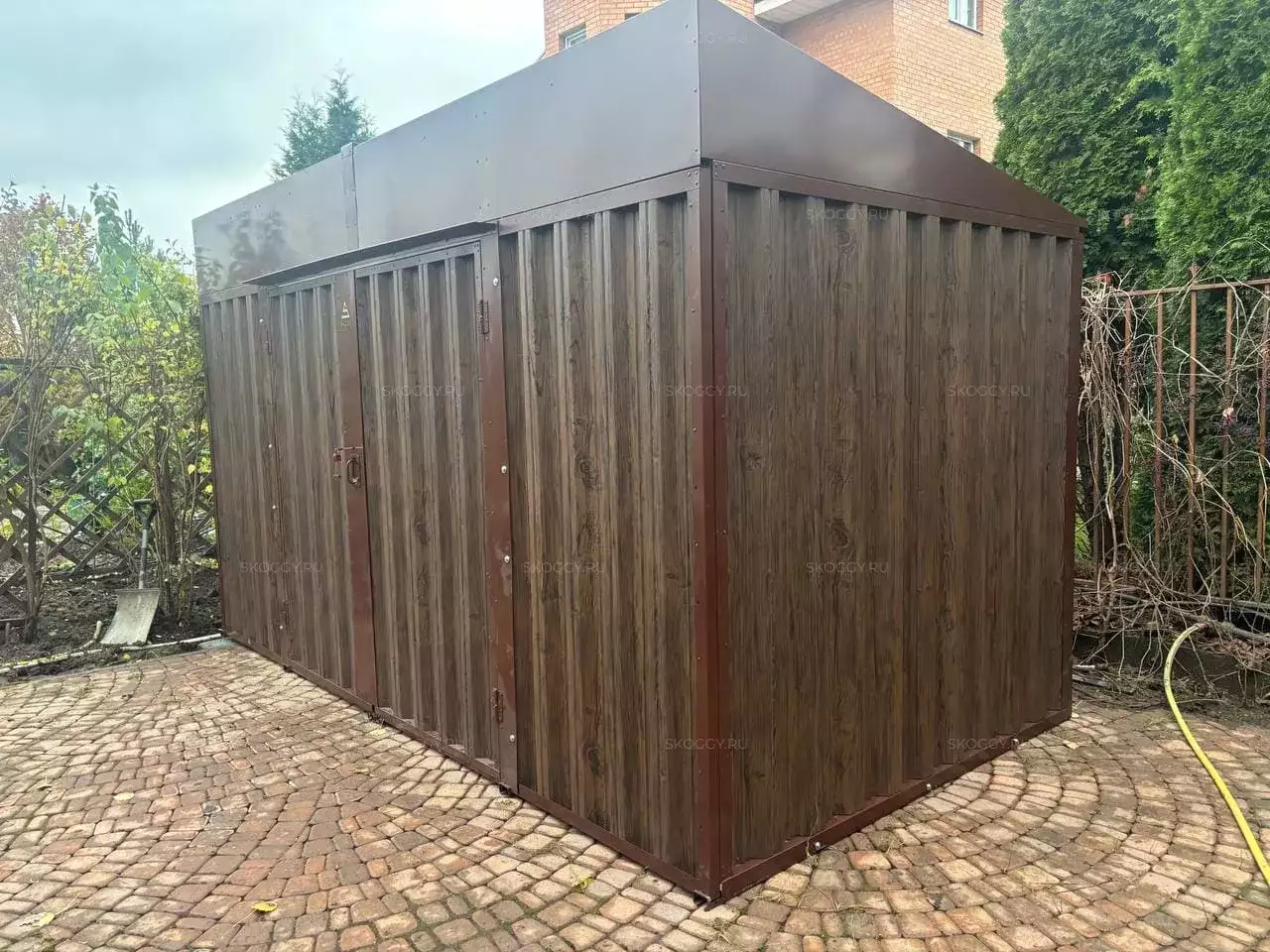 Хозблок для садовой техники и инвентаря в расцветке "под дерево" в дер. Чегодаево, Краснопахорский р-н, Троицкий адм.окр, г. Москва