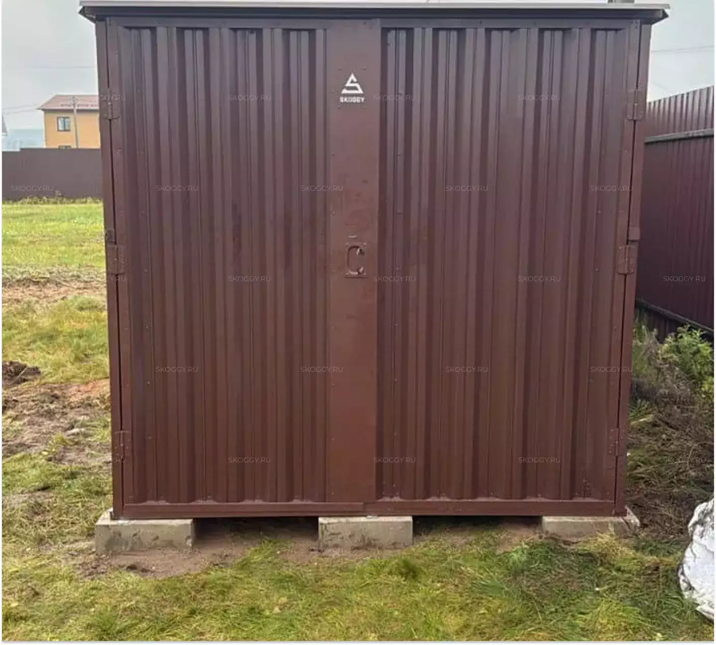 Хозблок для садовой техники и инвентаря в шоколадном цвете в дер. Наумово, Киржачский мун.окр, Владимирская обл.