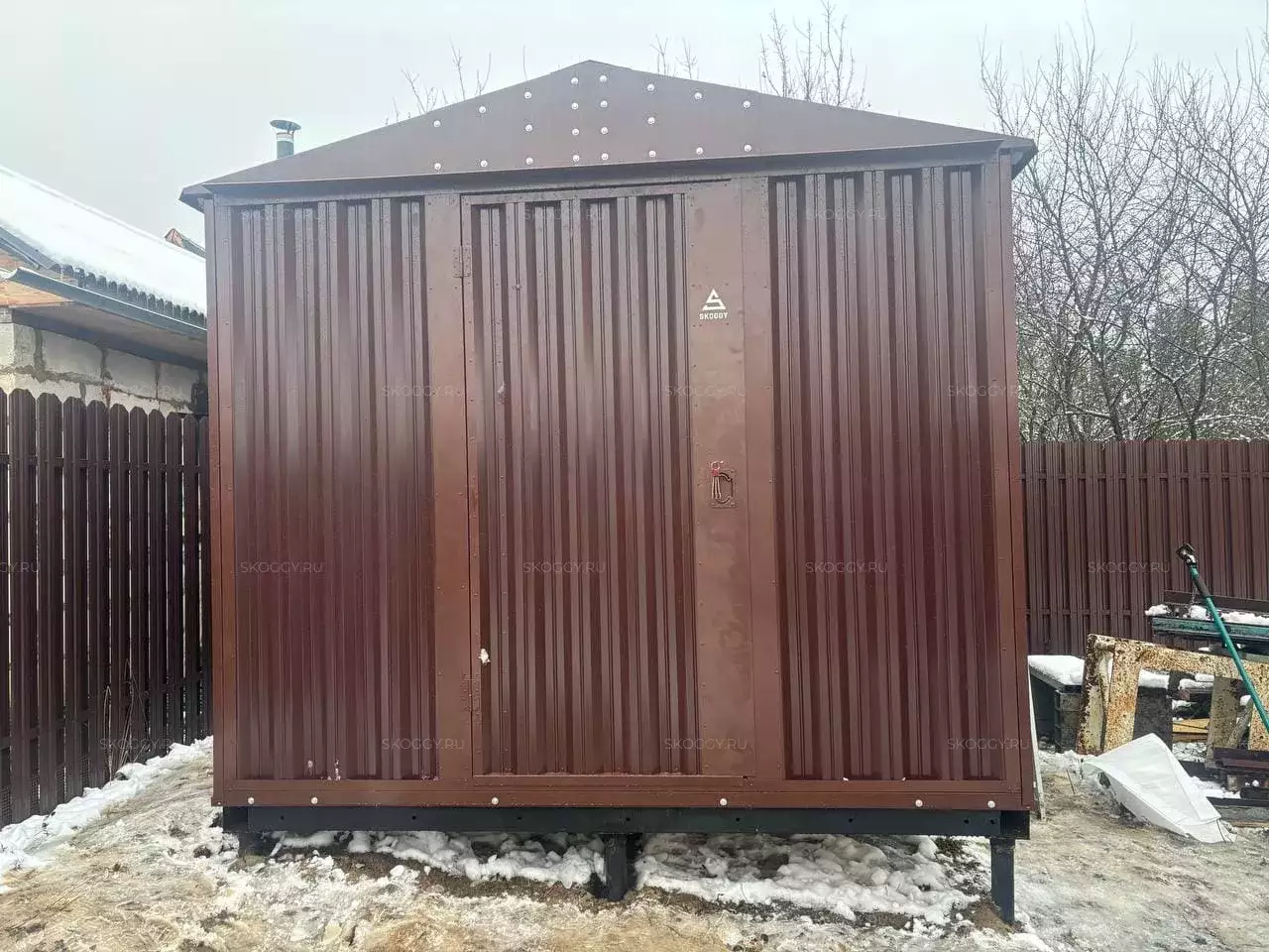 Хозблок для велосипедов, инструментов и автомобильных шин в шоколадном цвете в дер. Постниково, Новомосковский адм.окр, МО