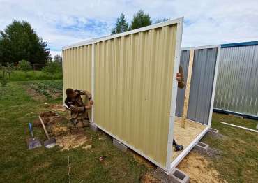 Сбоно-разборный хозблок СКОГГИ из профнастила для дачного инвентаря в д. Русановская