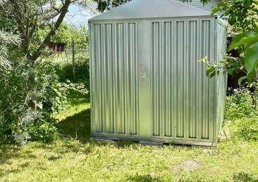 Блок-контейнер 2х4 SKOGGY железный разборный для садовых инструментов в д. Панино