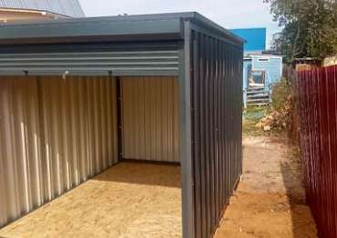 Блок-контейнер SKOGGY с рольставнями для хранения инвентаря в СНТ Лайнер