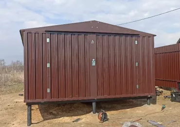 Широкий хозблок SKOGGY в д. Леньково в шоколадном цвете