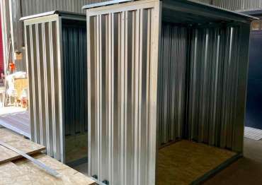 Дровница в цинковом цвете в д. Меры, ГО Истра