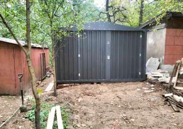 Гараж с двускатной крышей в графитовом цвете на участок в пос. Усово-Тупик, Одинцовский р-н, МО