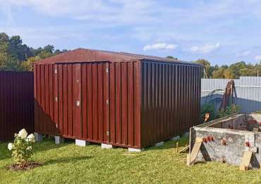 Широкий хозблок с двускатной крышей на участок в с. Вороново, пос. Вороновское, г. Москва 