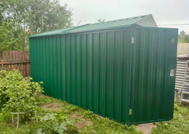 Зеленый хозблок для хранения с двускатной крышей для заказчика в д. Думино, Дмитровский р-н, МО