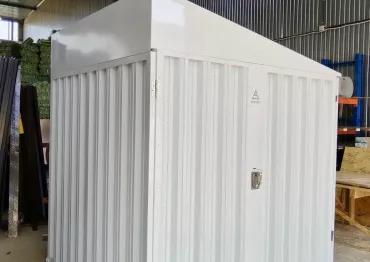 Белый контейнер для хранения вещей в с. Страхово, Тульская область